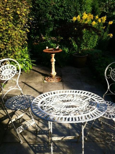 Number 5 Bed and Breakfast Shaftesbury Exteriör bild